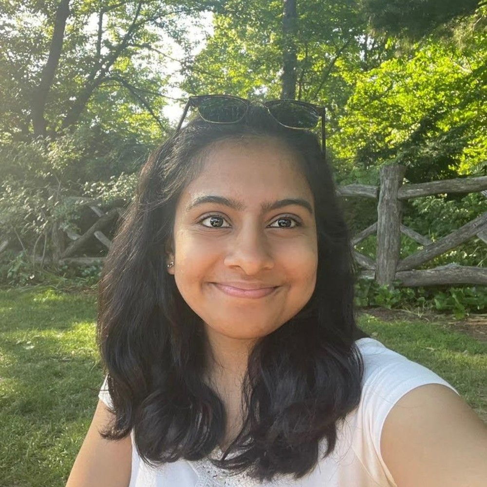 Meet your Posher, Yasmina